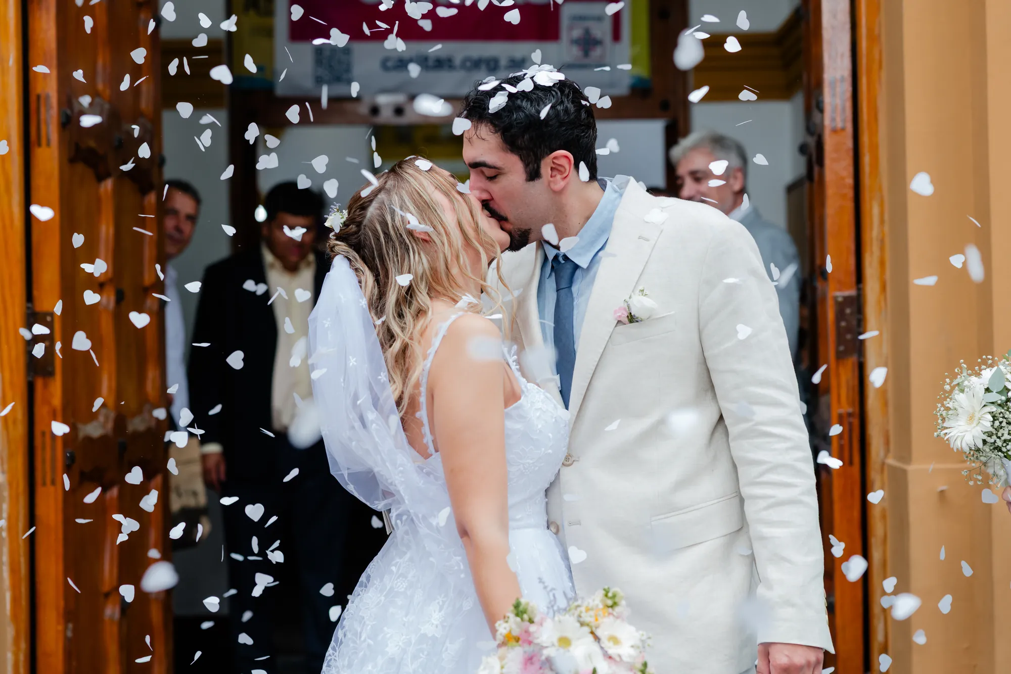 Novios celebrando el día de su boda